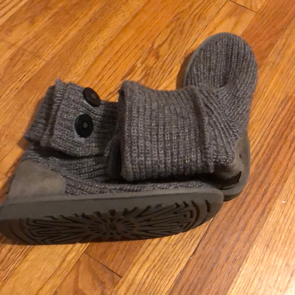 Women’s Ugg boot, size 5!